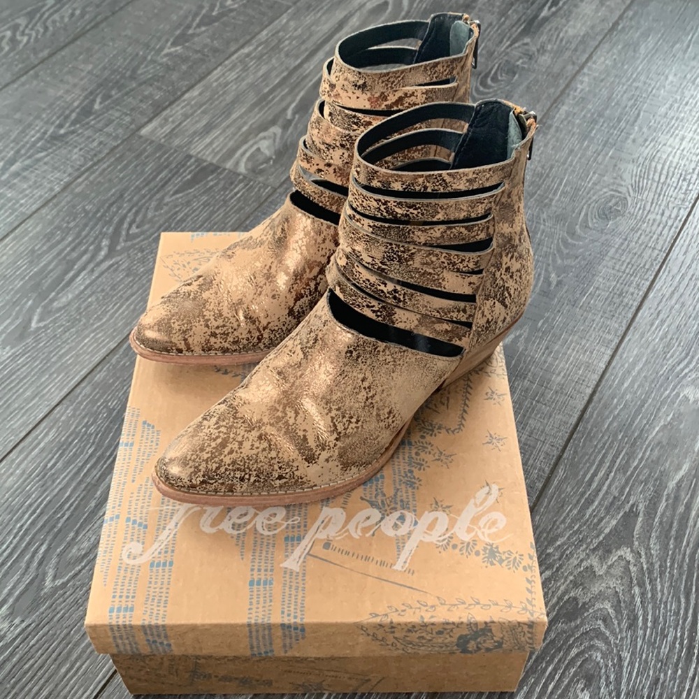 Free People SLOANE Ankle Bootie Boot Gold 37 Soft Leather